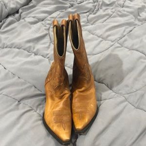 Pointed toe cowboy boots